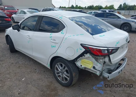 2018 Toyota Yaris Ia из США, поврежденный, VIN 3MYDLBYV4JY324422